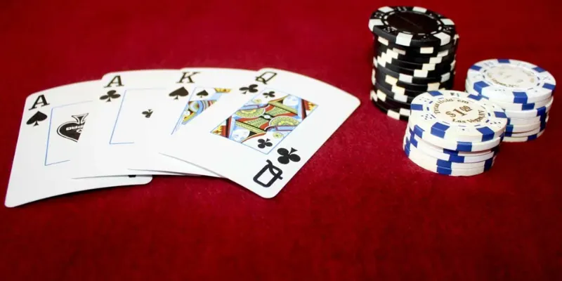 Luật chơi Poker Omaha cơ bản cần biết là gì?